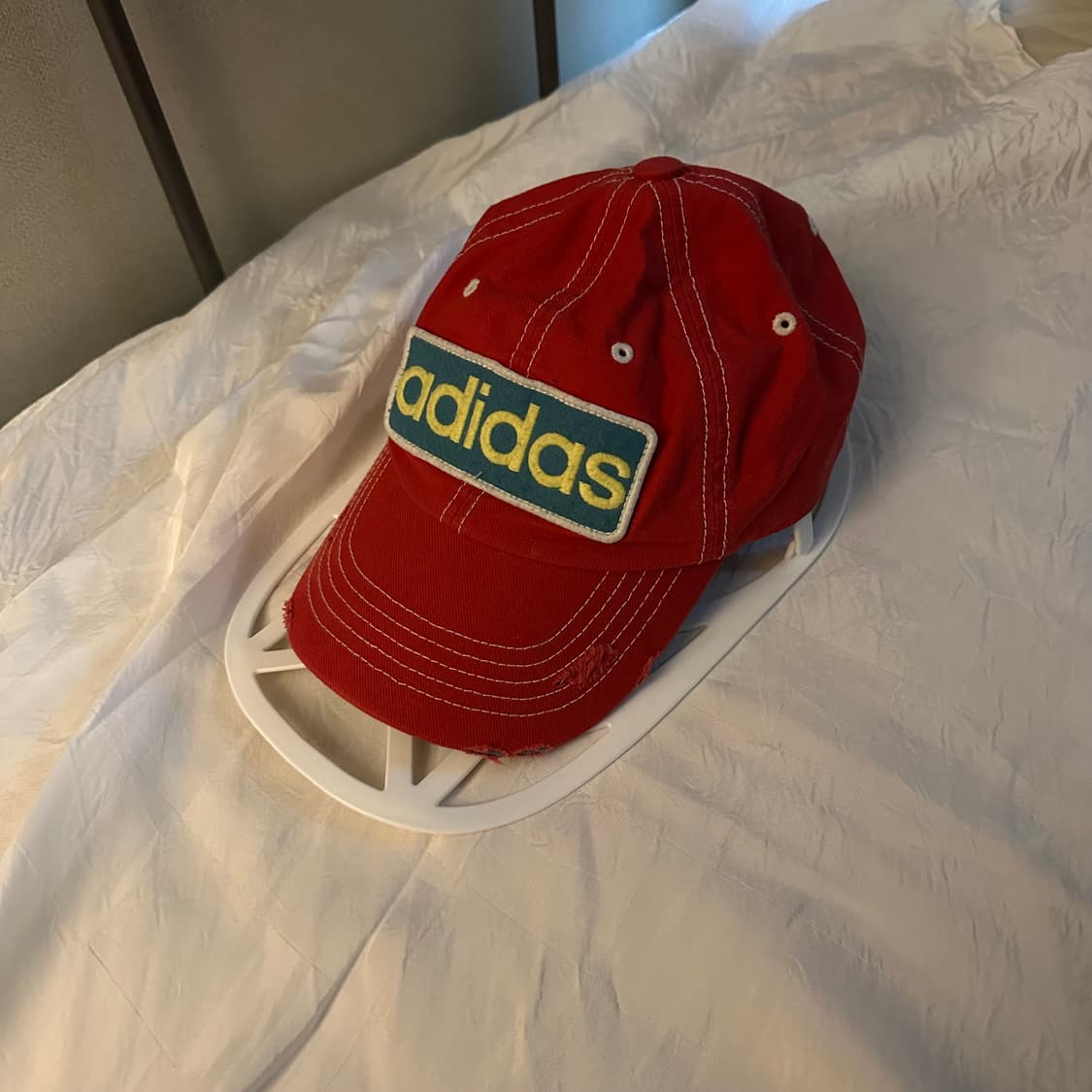 Adidas 아디다스 스티치 데미지 레드 볼캡 상품이미지1