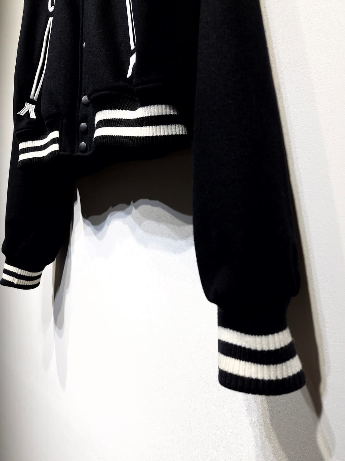 OY 오와이 메탈로고 바시티자켓 블랙 상품이미지7