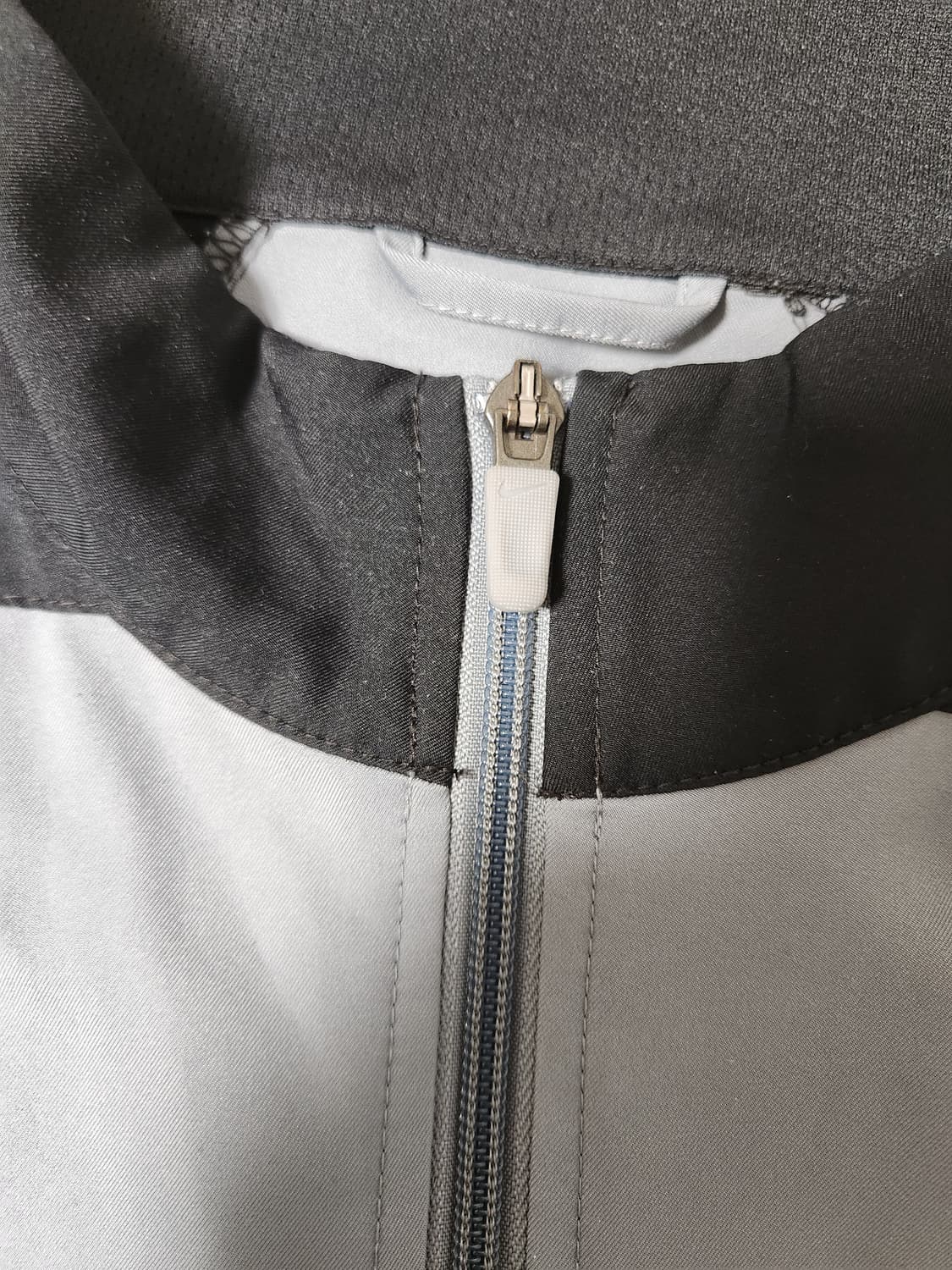 나이키 드라이핏 바람막이 집업 자켓 사이즈110 xxl

왼쪽 주머니 안 상품이미지7