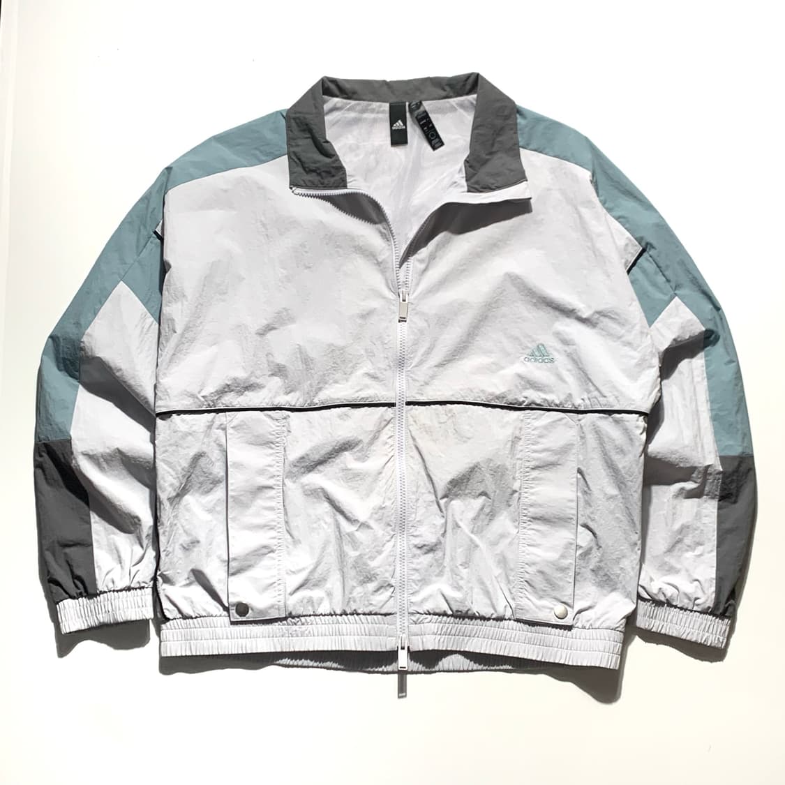 아디다스 우븐 오버사이즈 바람막이 상품이미지1