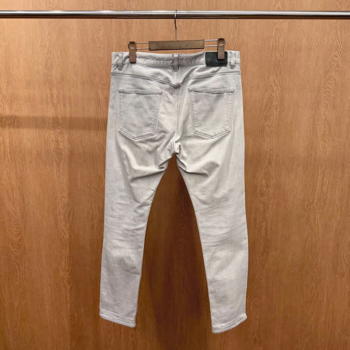 띠어리 데님 팬츠 5포켓 스판 코튼 디테일 슬림 테이퍼드핏 라이트 그레이 상품이미지3