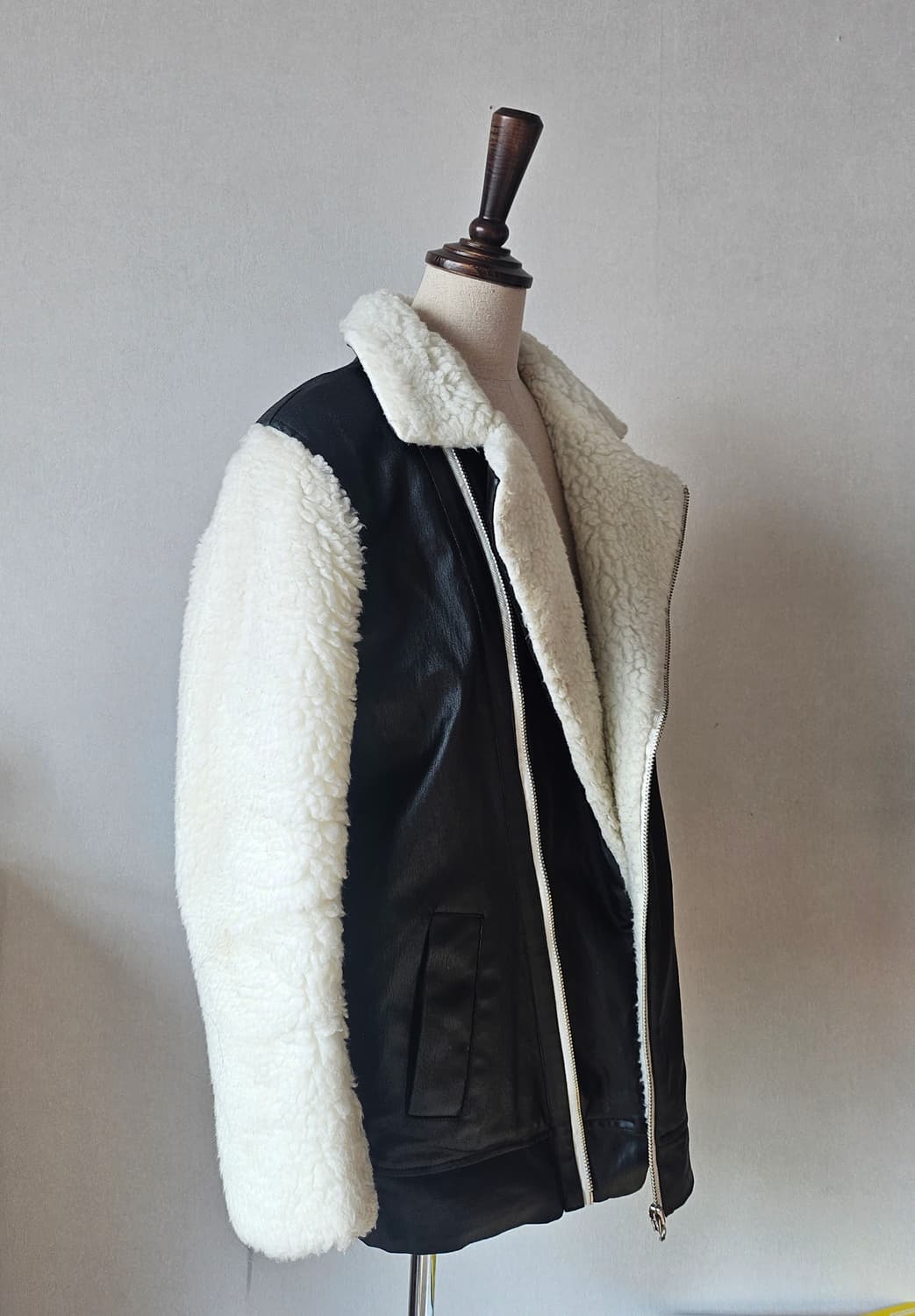 청담디자이너 블랙 레더 시어링 무스탕 자켓 / 스트릿 무드 상품이미지4