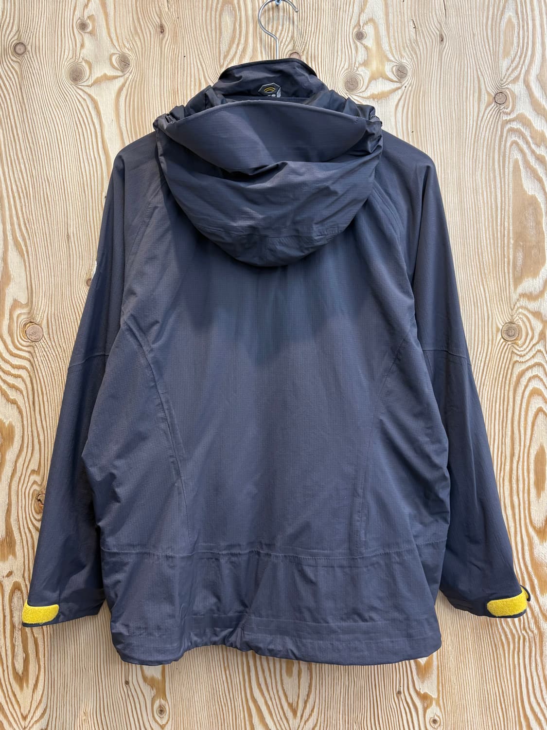 마운틴 하드웨어 바람막이 상품이미지2