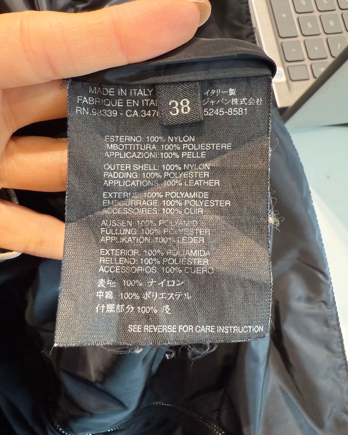 프라다 블랙 삼각로고 퀼팅 봄버 자켓  상품이미지9