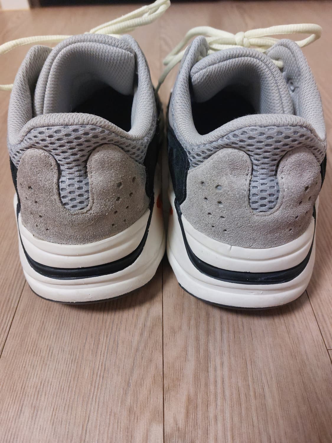 아디다스 이지 부스트 700 웨이브 러너 솔리드 그레이 상품이미지6