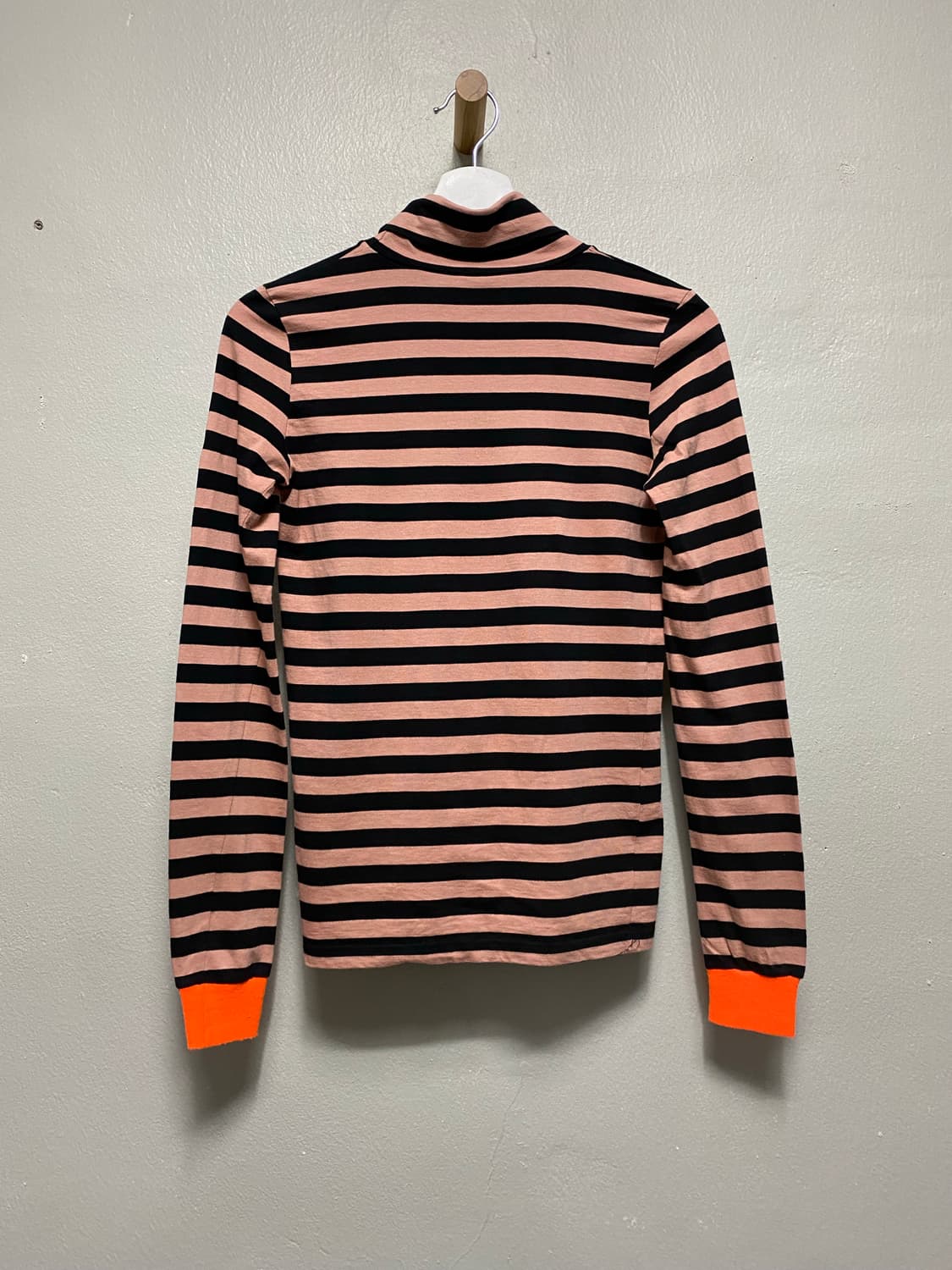 아페쎄 디자인 터틀넥 티셔츠 상품이미지5