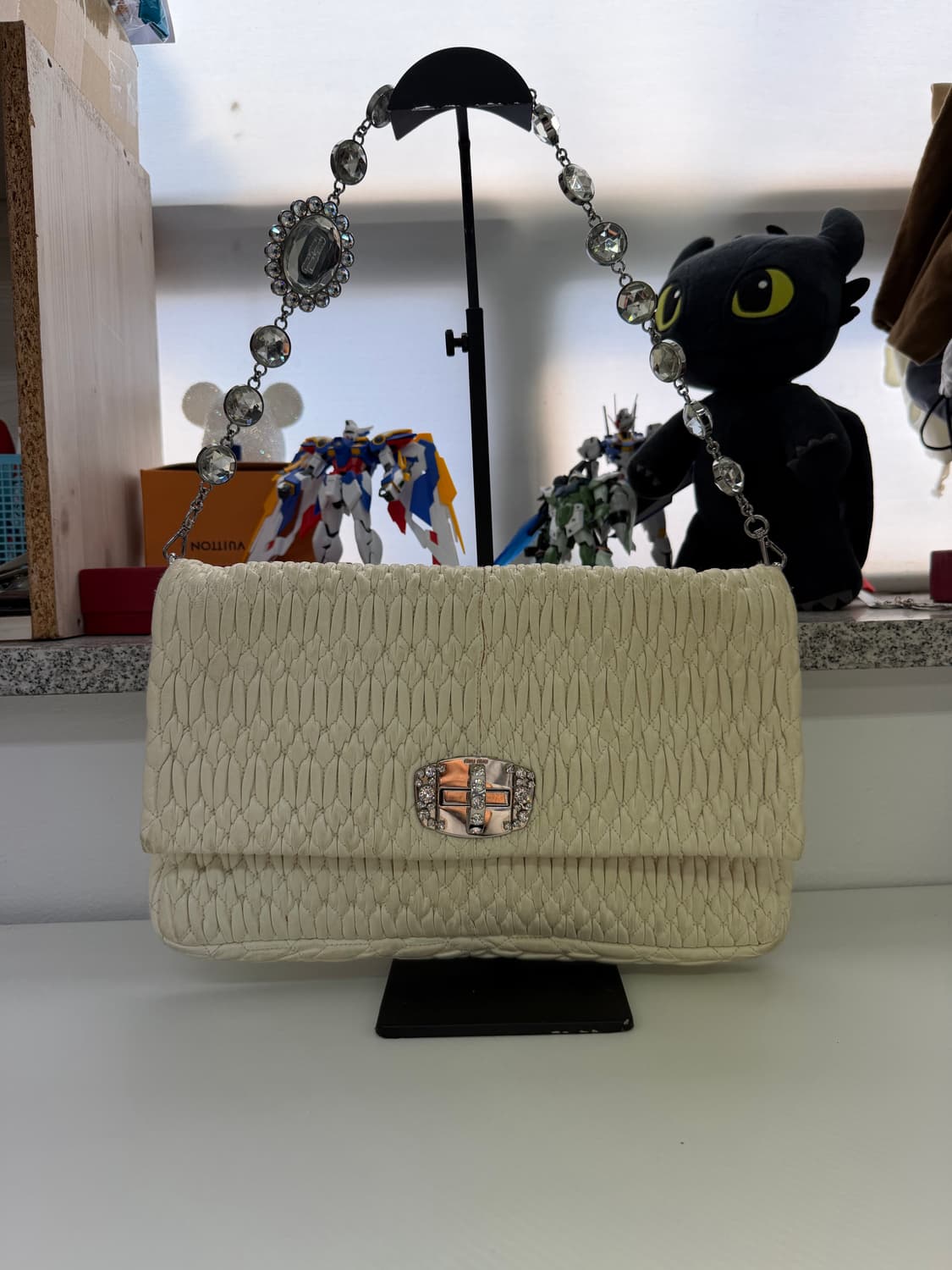 정품) 미우미우 크리스탈 마테라쎄 나파가죽 숄더백 상품이미지1