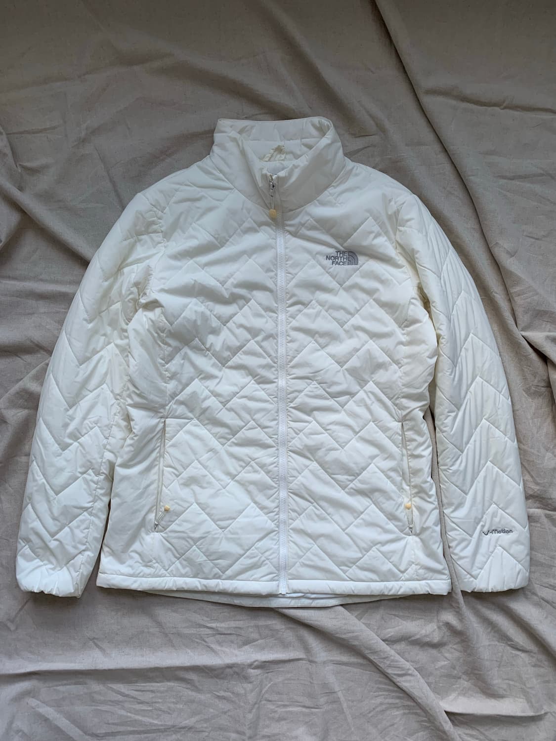 노스페이스 V-Motion 로고 화이트 경량 패딩 상품이미지5