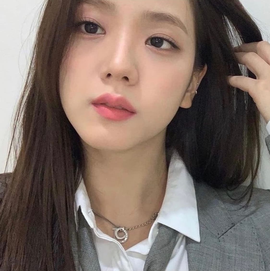 블핑지수 디올 로고목걸이 상품이미지1