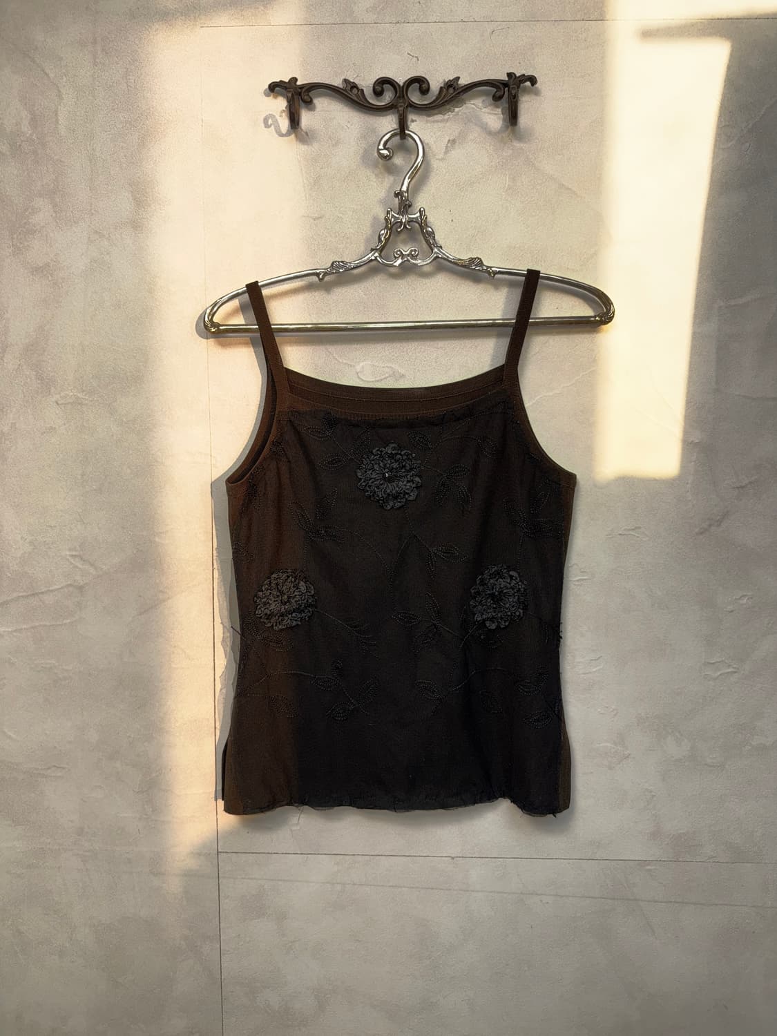 Brown black mesh oriental flower 슬리브리스 상품이미지4