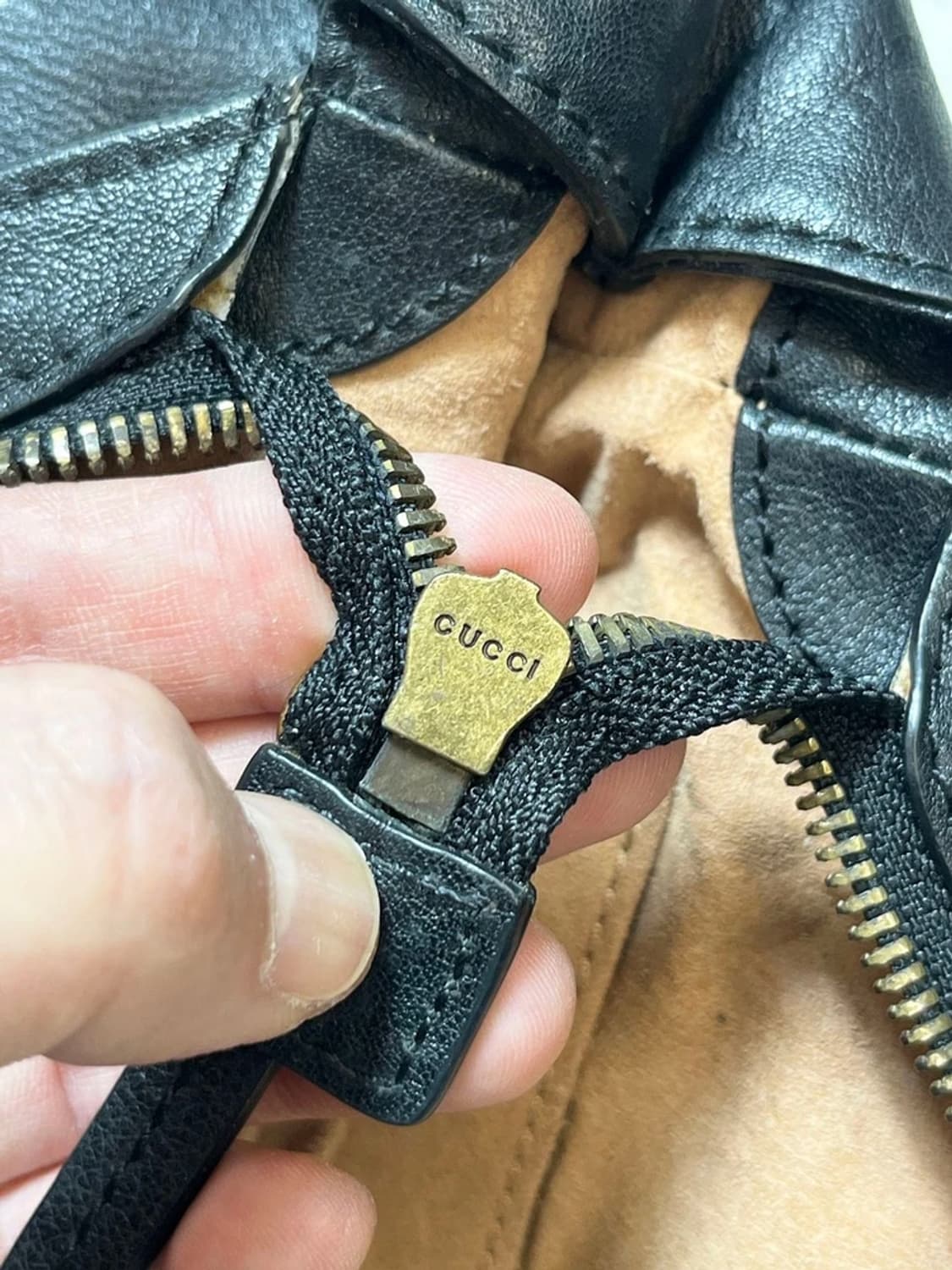 구찌 GUCCI 르벨 스몰 블랙 레더 숄더백 A1738 상품이미지10