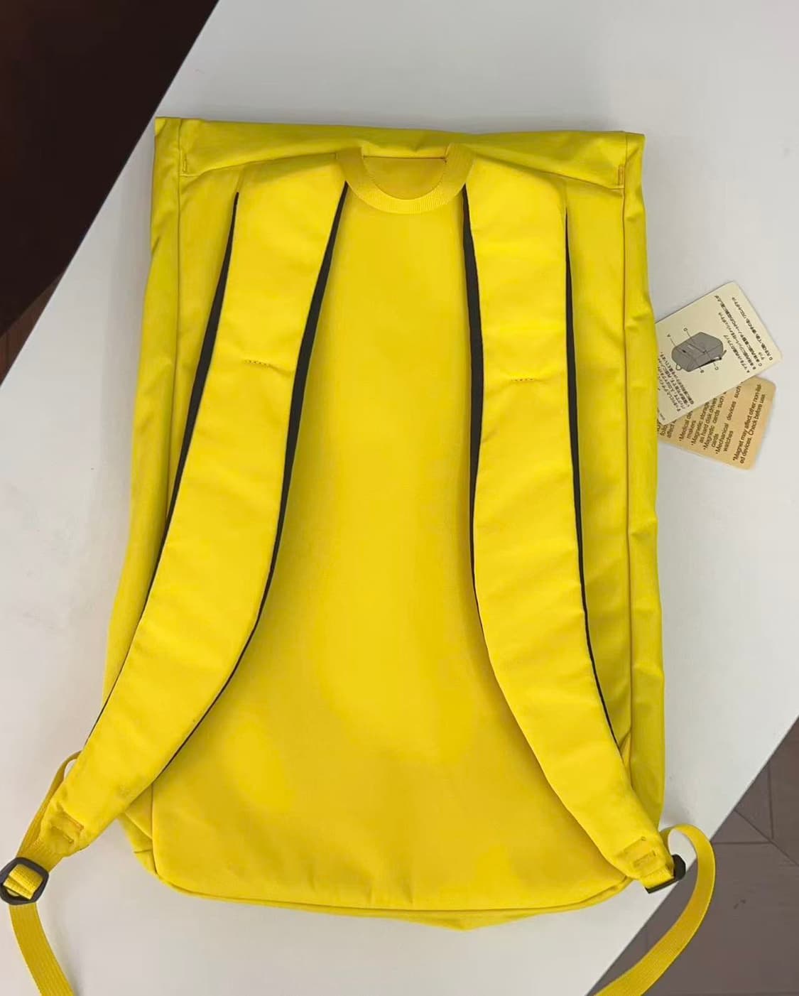 (새상품)몽벨 롤 탑 플랩팩 15 백팩 옐로우 상품이미지2