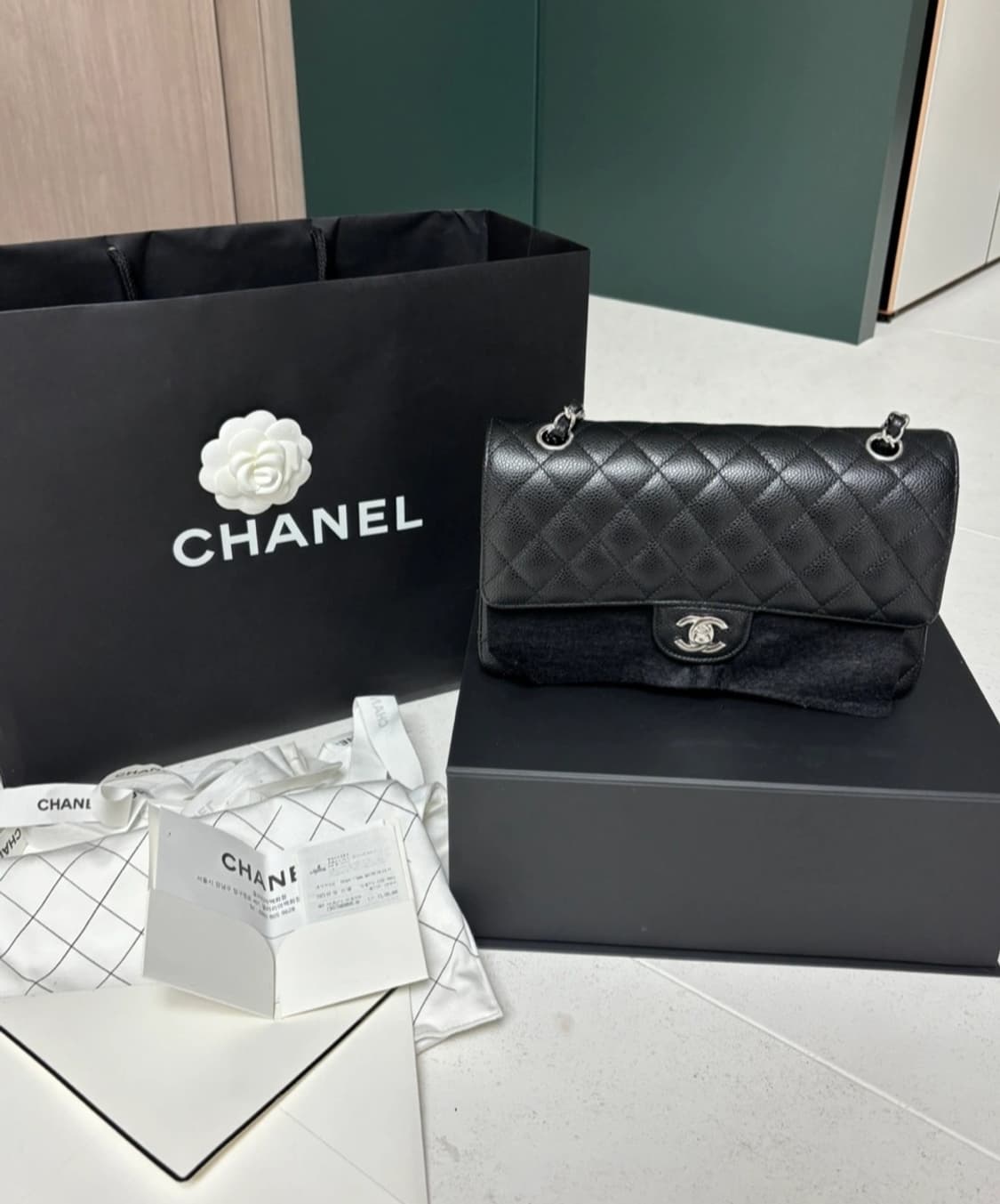 (정품)샤넬 클래식 캐비어 미듐 은장 가방 상품이미지1