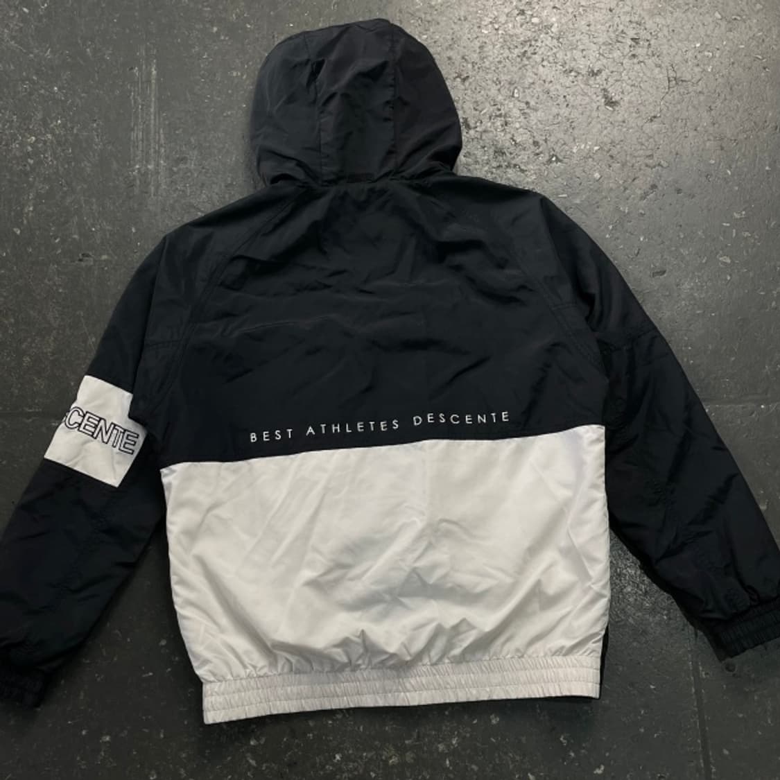 100 데상트 바람막이 상품이미지5