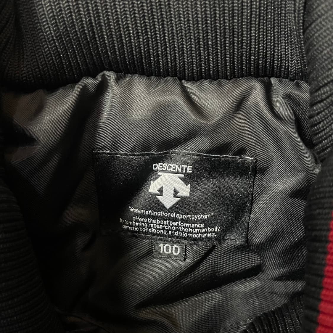 데상트 블랙 레드 호크스 패치 야구점퍼 자켓 100 상품이미지4