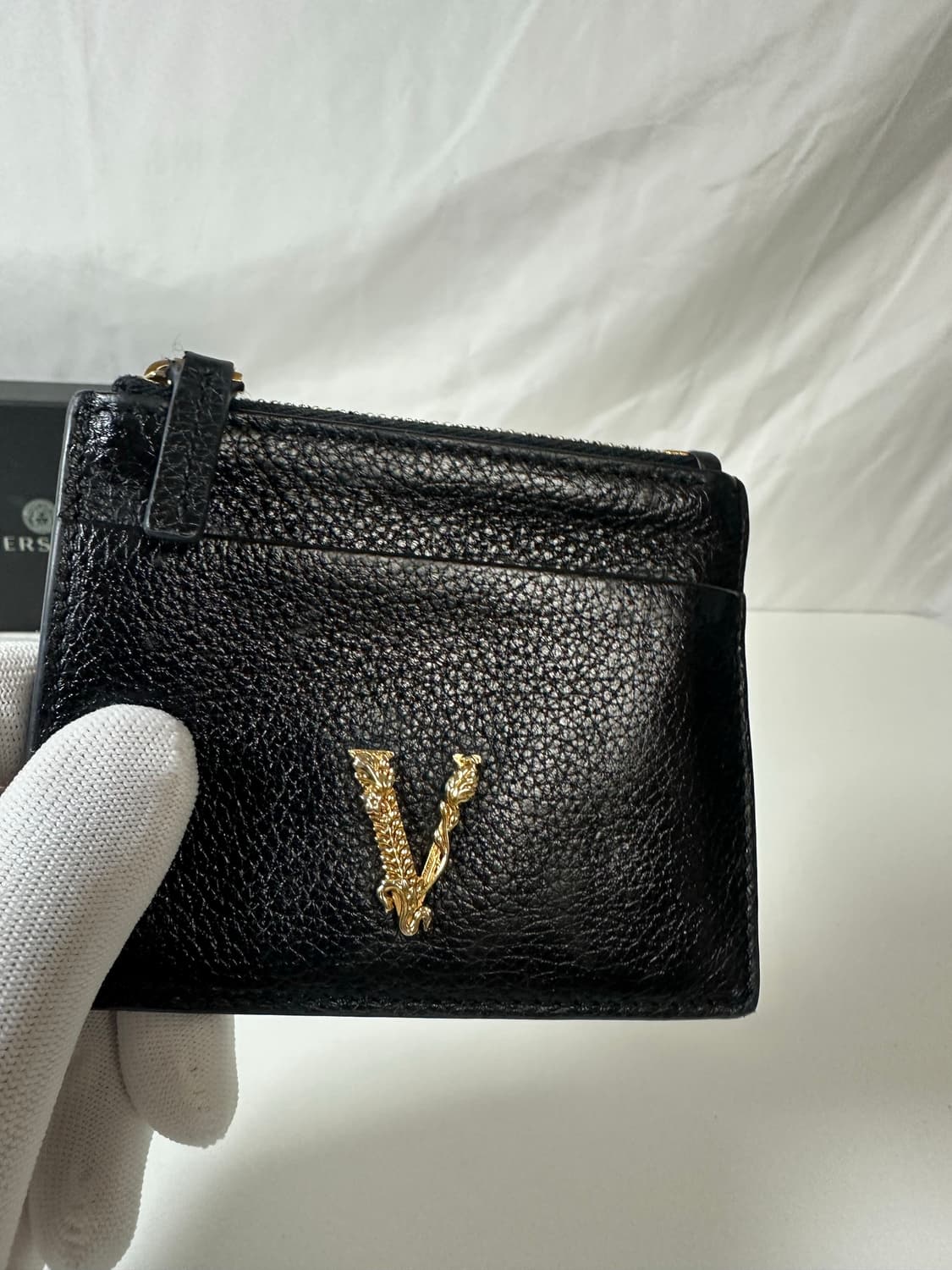 베르사체 V로고 지퍼 카드지갑 블랙 (OS) 상품이미지2