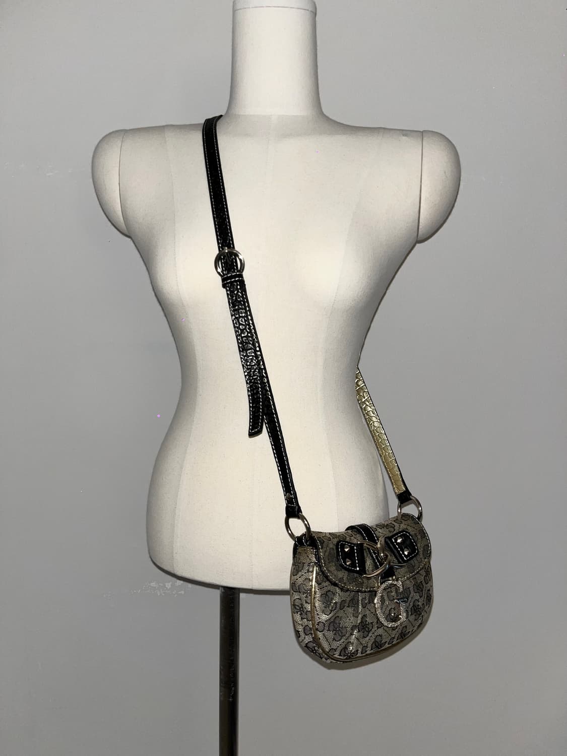 🎉SALE🎉 Guess mini Cross bag 상품이미지3