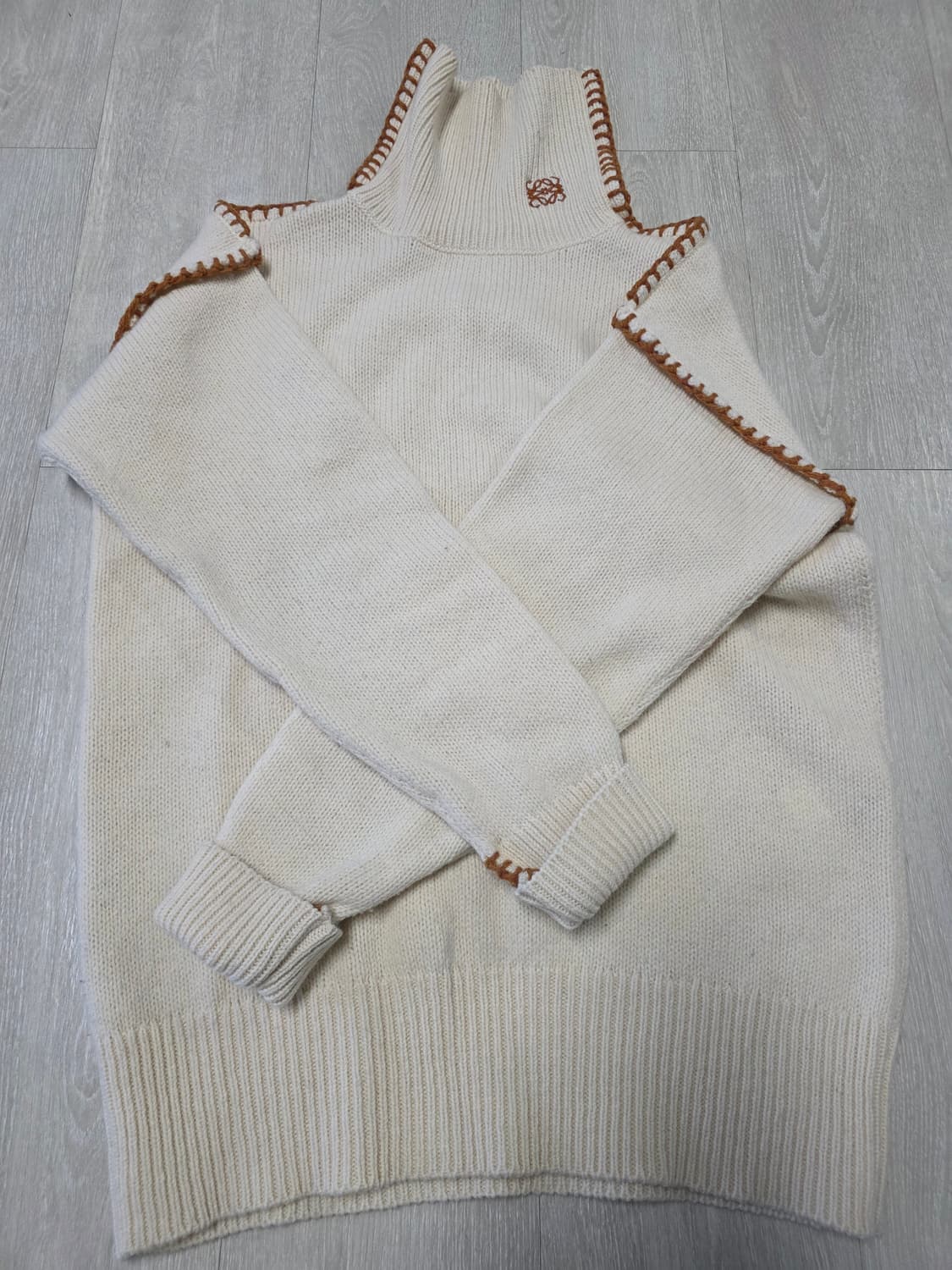 로에베  니트  상품이미지1