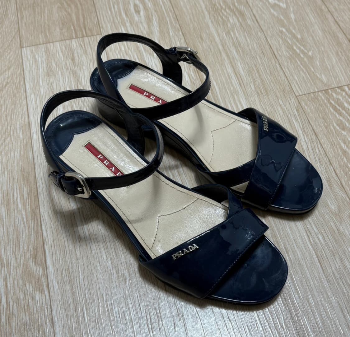 프라다 에나멜 웨지힐 샌들 36 (Navy blue) 상품이미지3