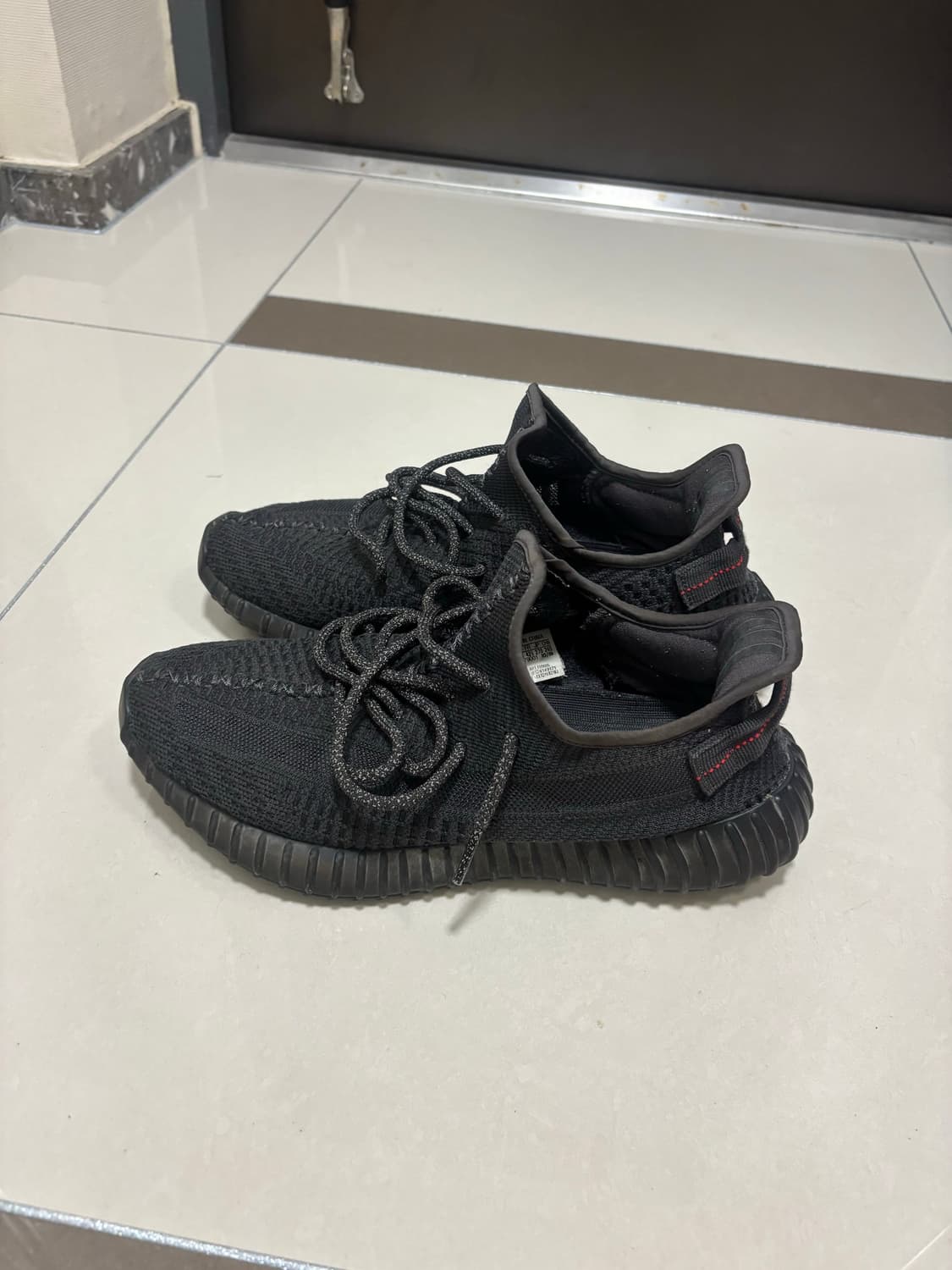 아디다스 이지부스트 350 V2 블랙 상품이미지4