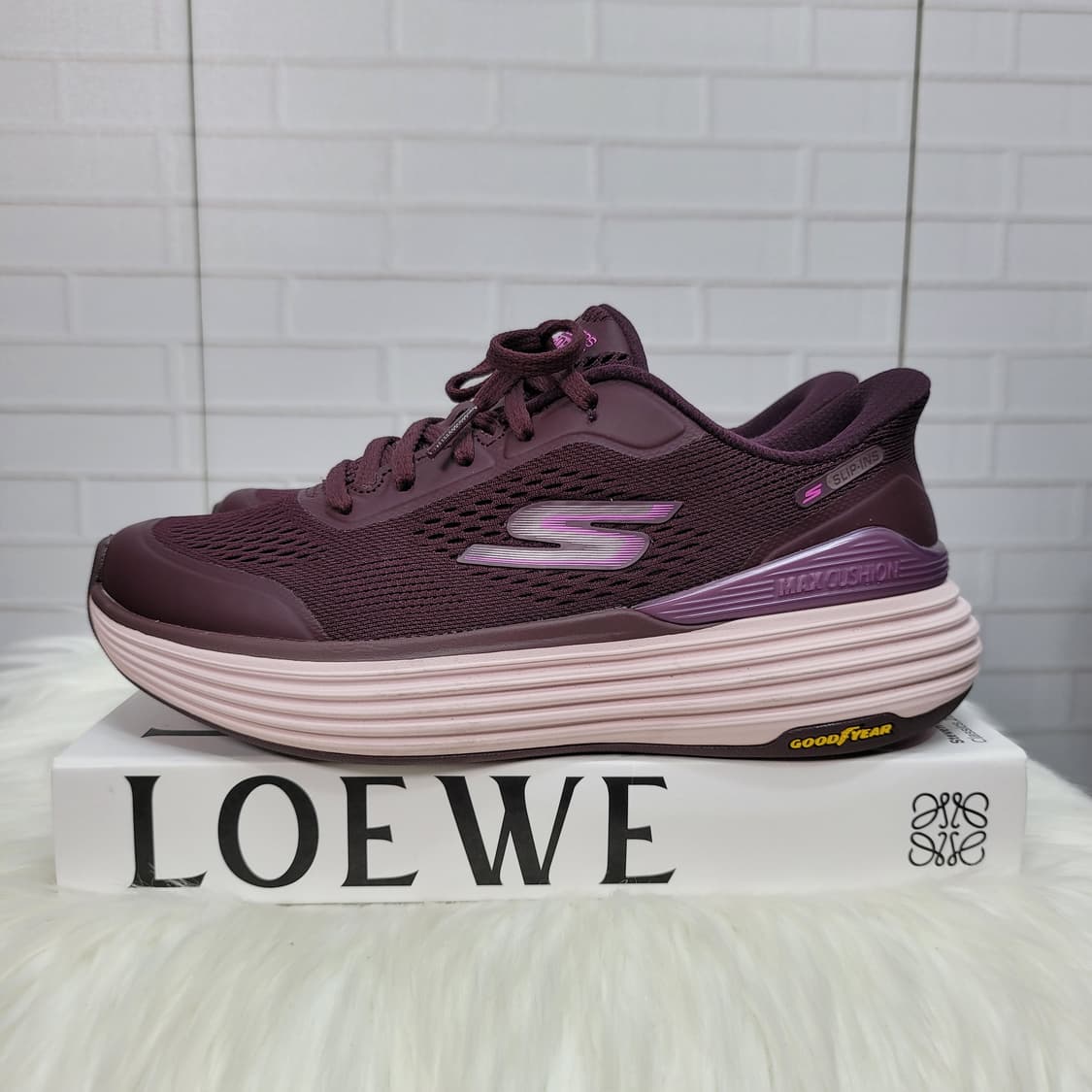 2025년 스케쳐스 맥스쿠셔닝 스니커즈 운동화 신발 230사이즈 거의새것 상품이미지3