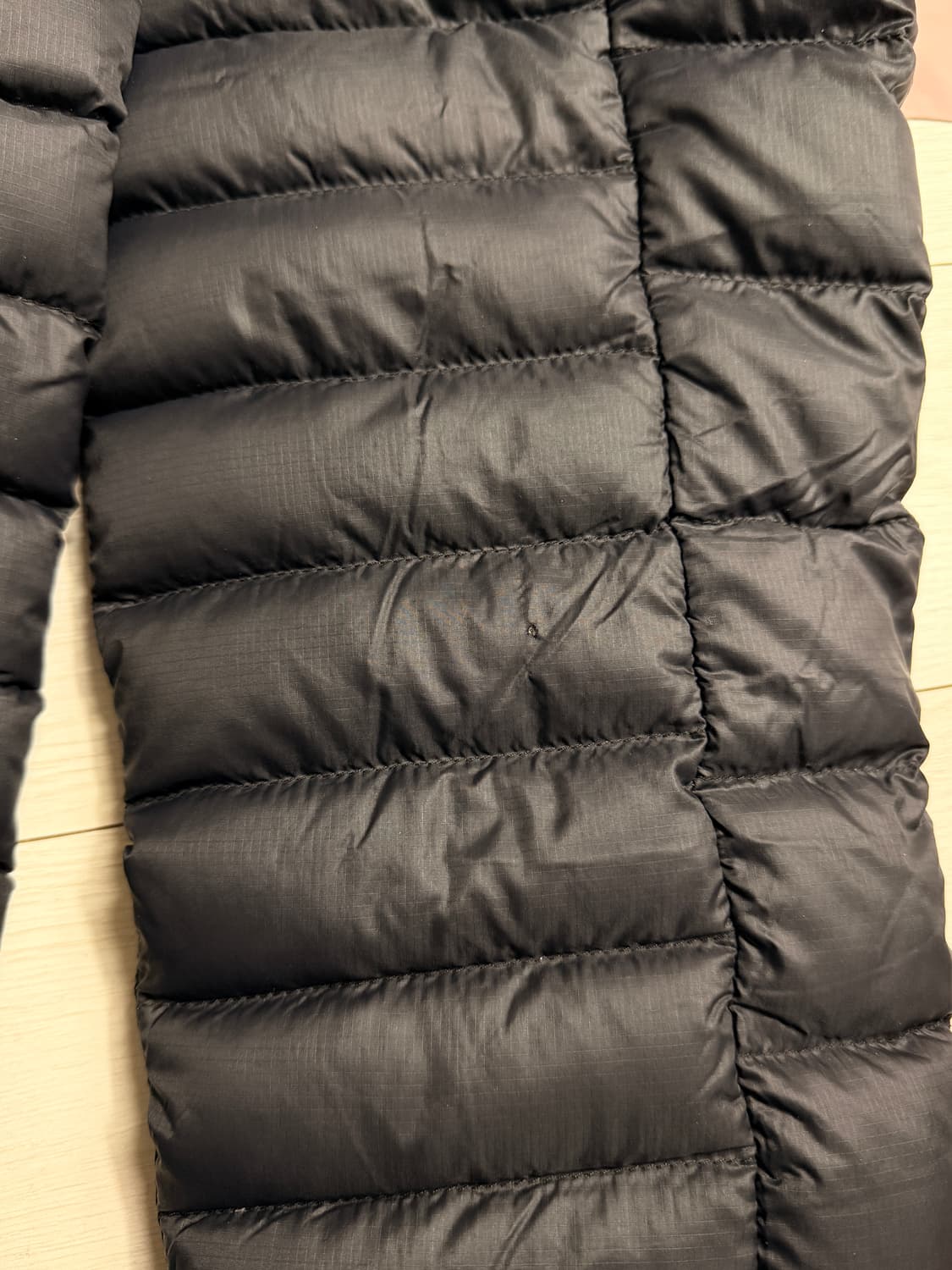 파타고니아 다운 스웨터 후디 블랙 L 상품이미지4