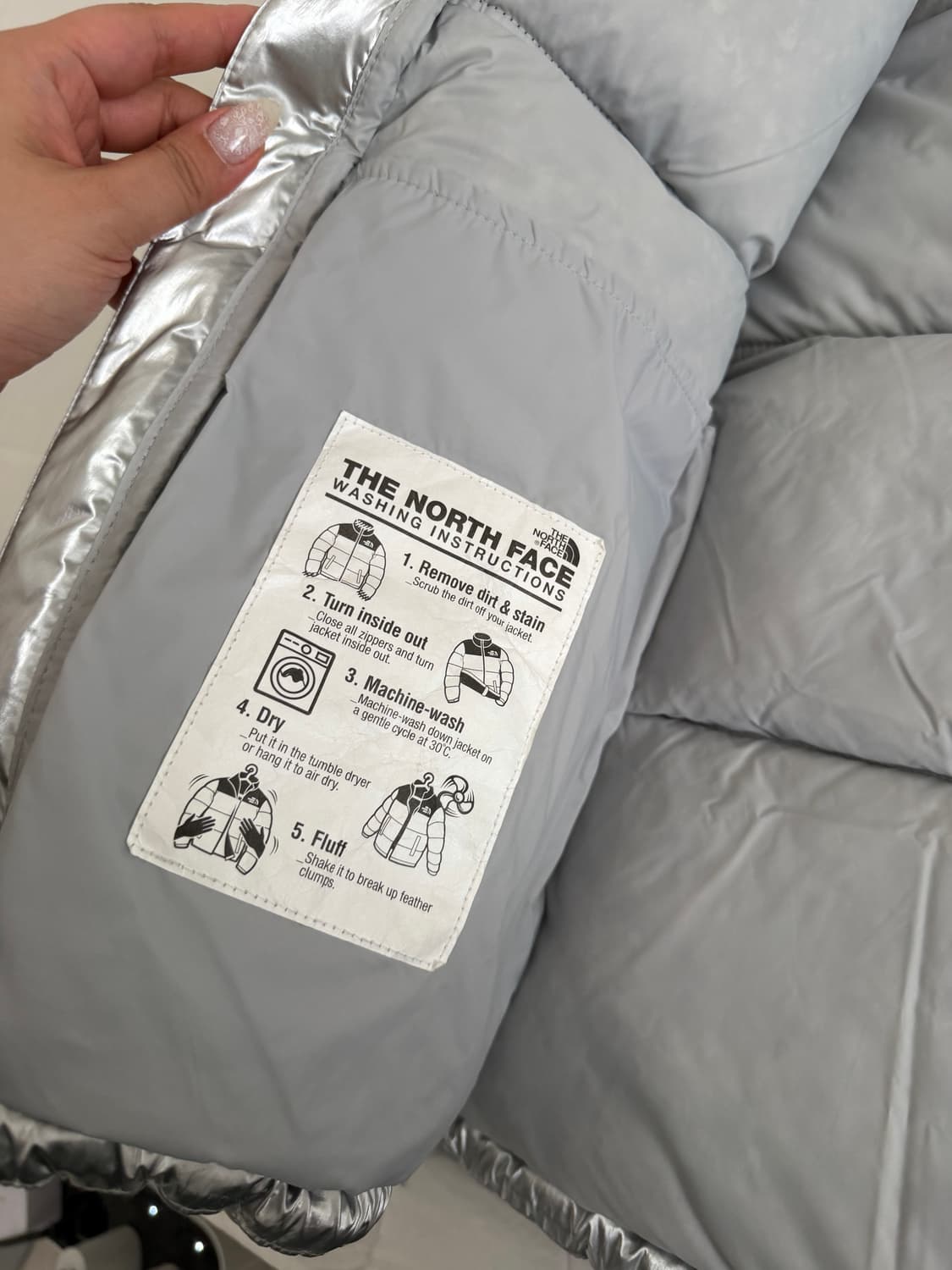 노스페이스 눕시 숏패딩 실버 S (85) 상품이미지7