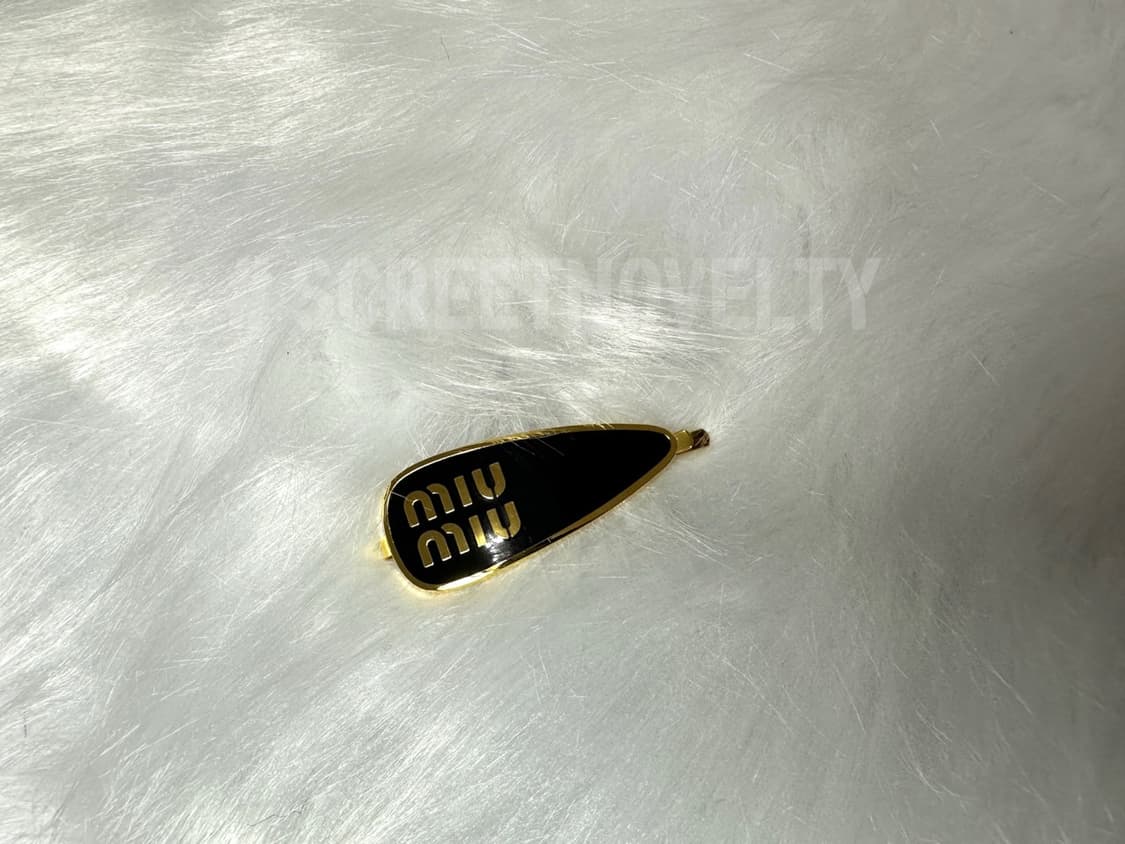 미우미우 헤어핀 블랙 (1ps) 상품이미지5