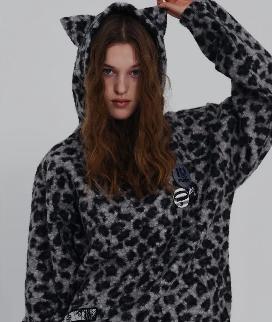 킴히 호피 이어 핀 버튼 후드 캔뱃지 고양이 레오파트 후드티 갸루 상품이미지1