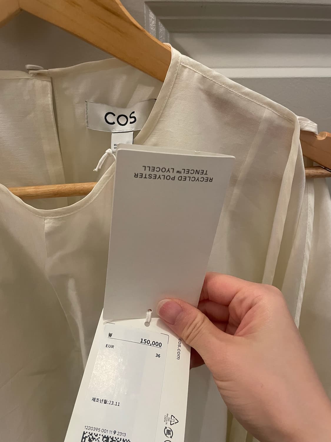 COS 오픈 슬리브 블라우스 새상품 연말룩 상품이미지7