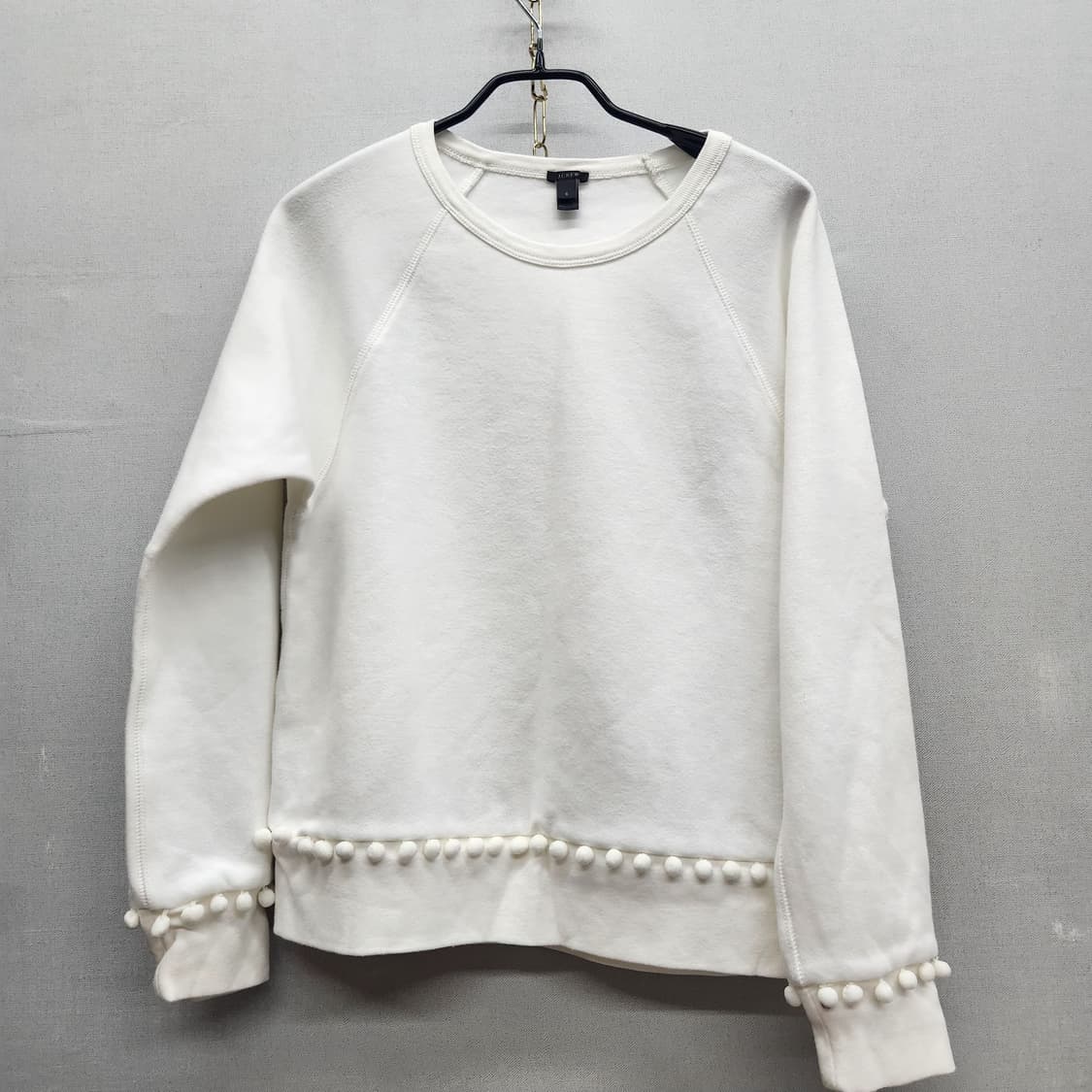 제이크루 폼폼 디테일 맨투맨 S(S) 상품이미지1