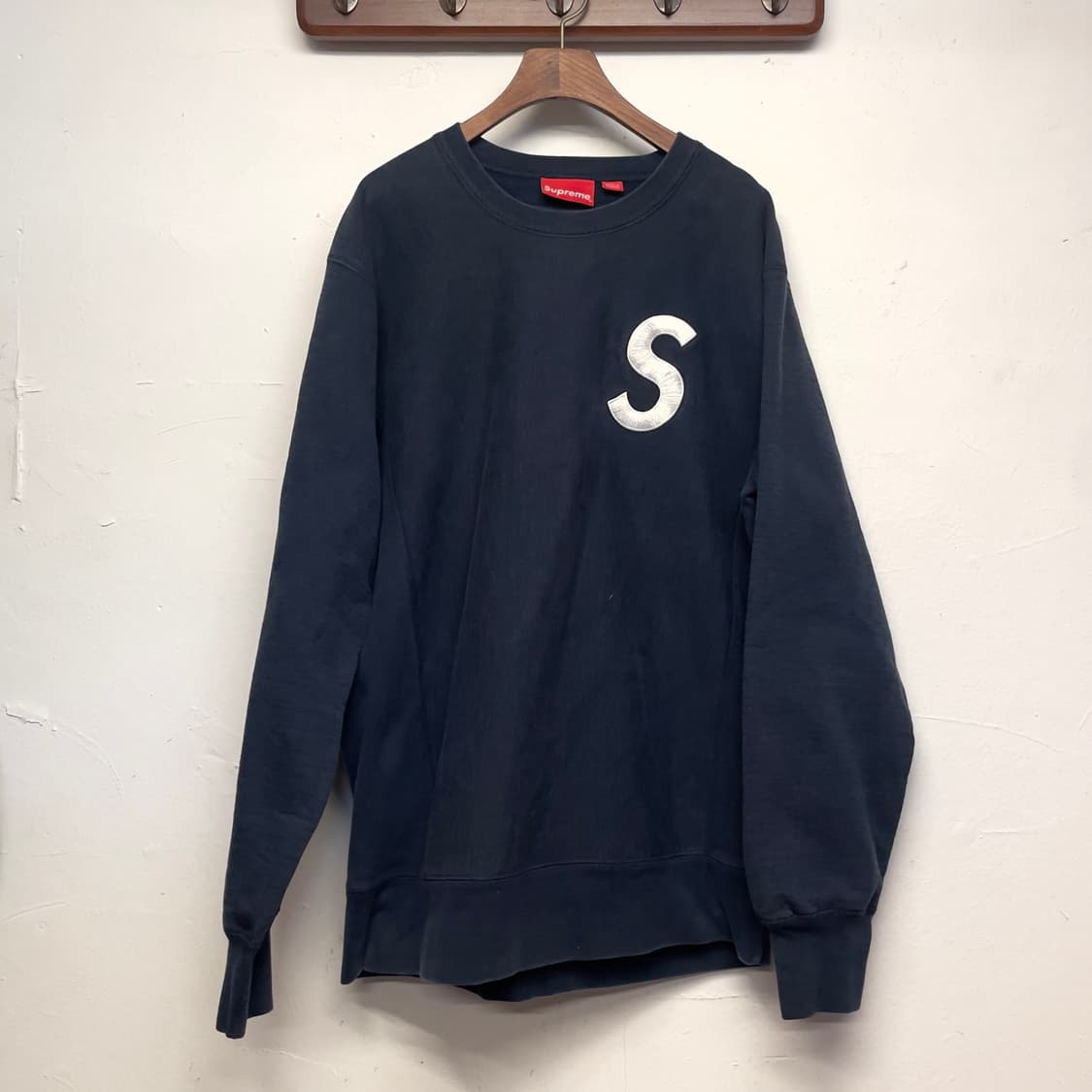 슈프림 S로고 네이비 스웻셔츠   상품이미지1