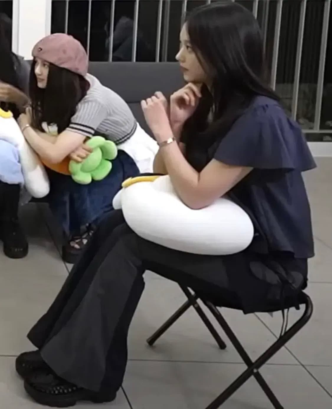 해린 착용) 러브이즈트루 RT INCISION SKIRT PANTS M 상품이미지3