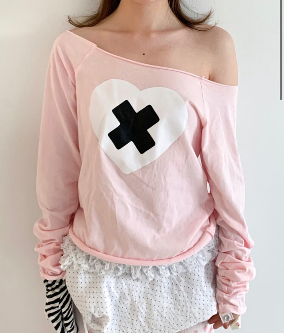 샵페어리 크로스 하트 컷 오프 티셔츠 (라이트 핑크) 상품이미지1