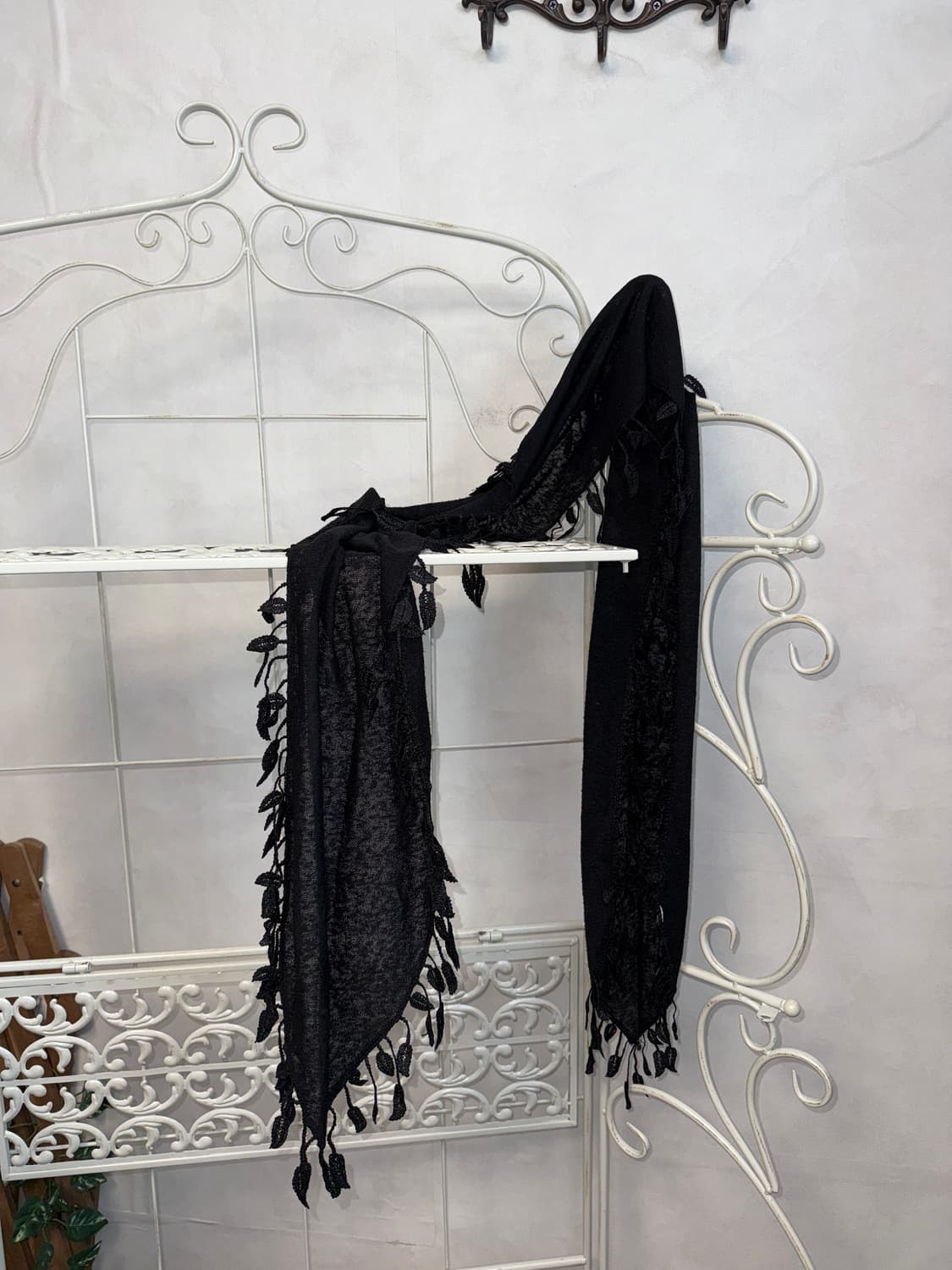 Black grunge leaves scarf 상품이미지1