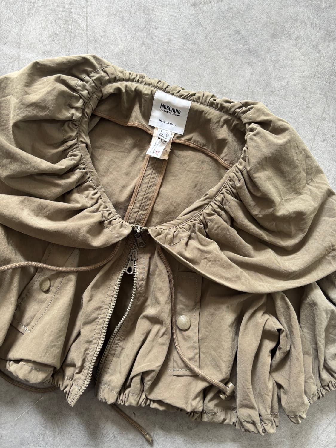 Moschino 모스키노 카키 크롭 후드 셔링 점퍼  상품이미지5