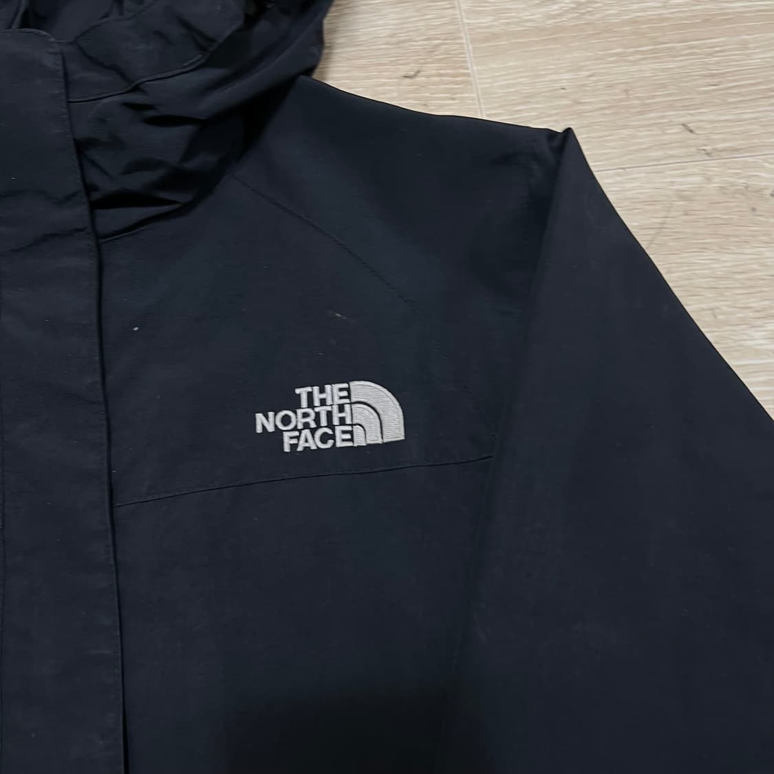 노스페이스 여성 하이벤트 자수 로고 바람막이 후드자켓 [블랙] S/90 상품이미지4