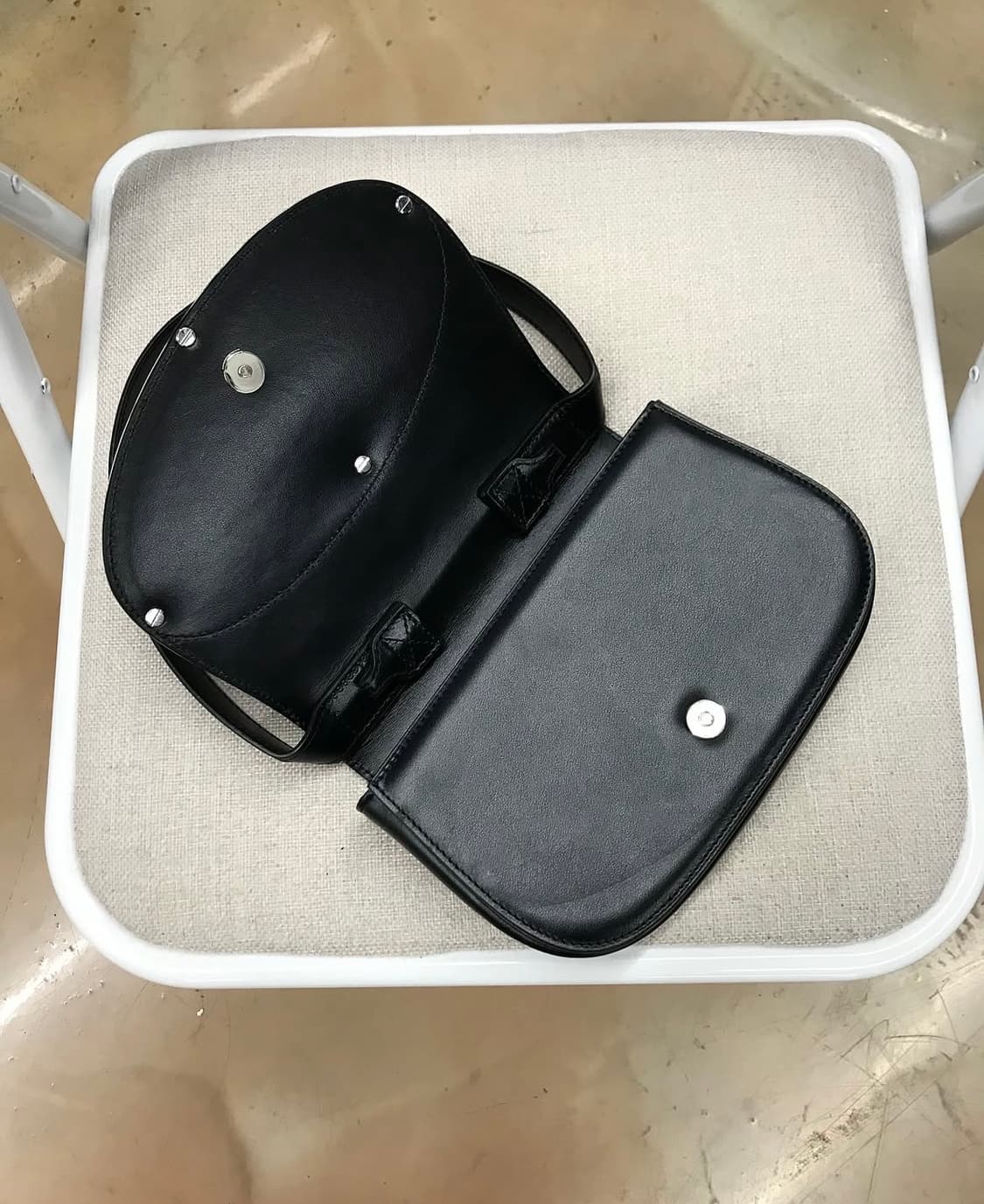 디젤 숄더백 인 나파 레더 블랙 상품이미지5