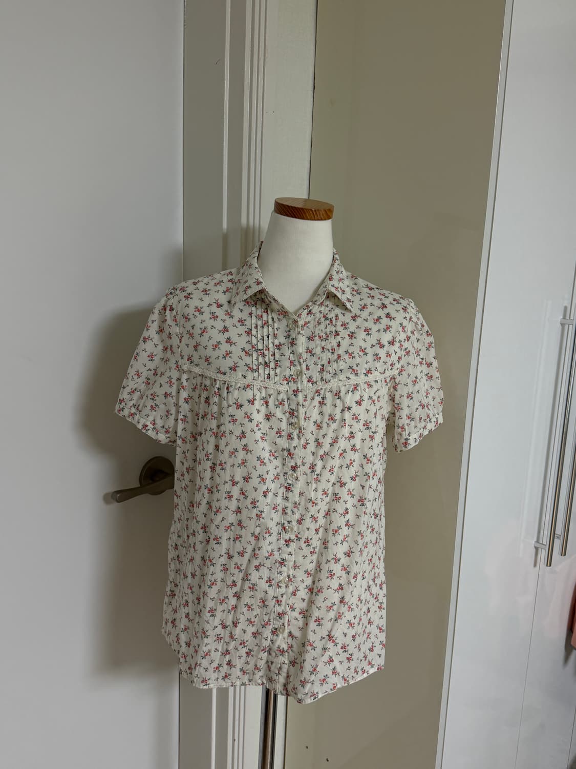 잔꽃무늬 레이스 퍼프 반팔 블라우스 셔츠 상품이미지1