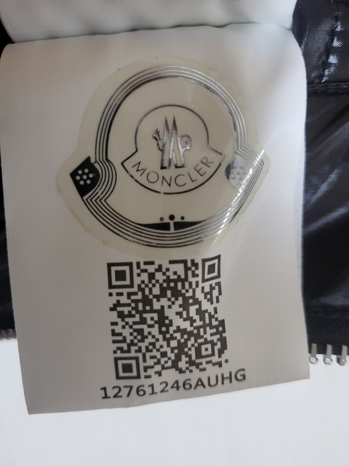 몽클레어 빅로고 블랙와팬 유광패딩 상품이미지8