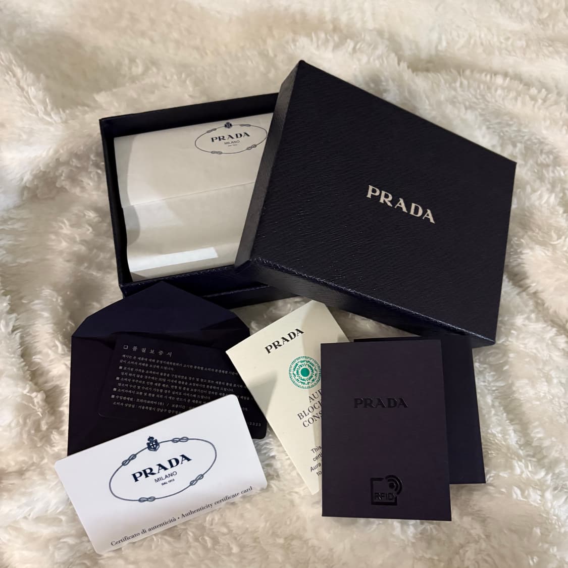 프라다 사피아노 트라이앵글 로고 반지갑 상품이미지4