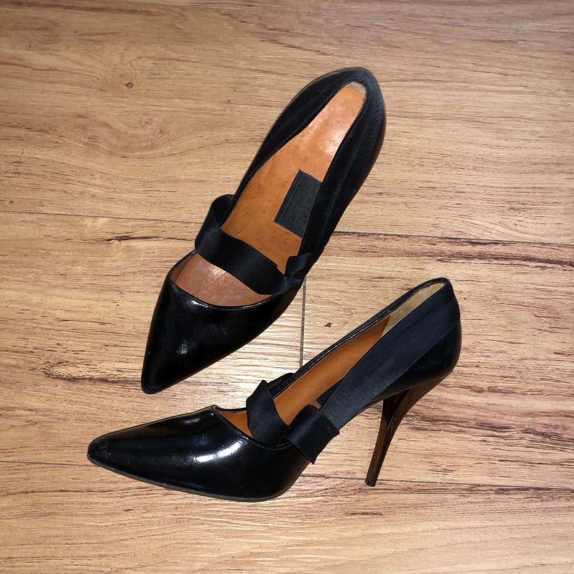 랑방 에나멜 블랙 힐 🗻  상품이미지1