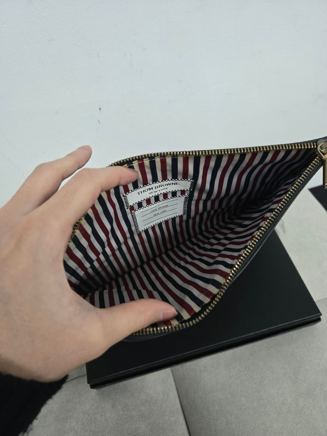 [보증서 정품] 톰브라운 사선 클러치백 상품이미지3