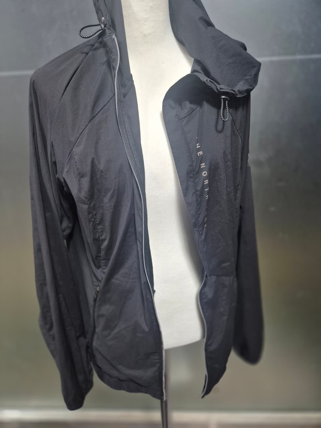 노스페이스 바람막이 블랙 여성용 상품이미지1