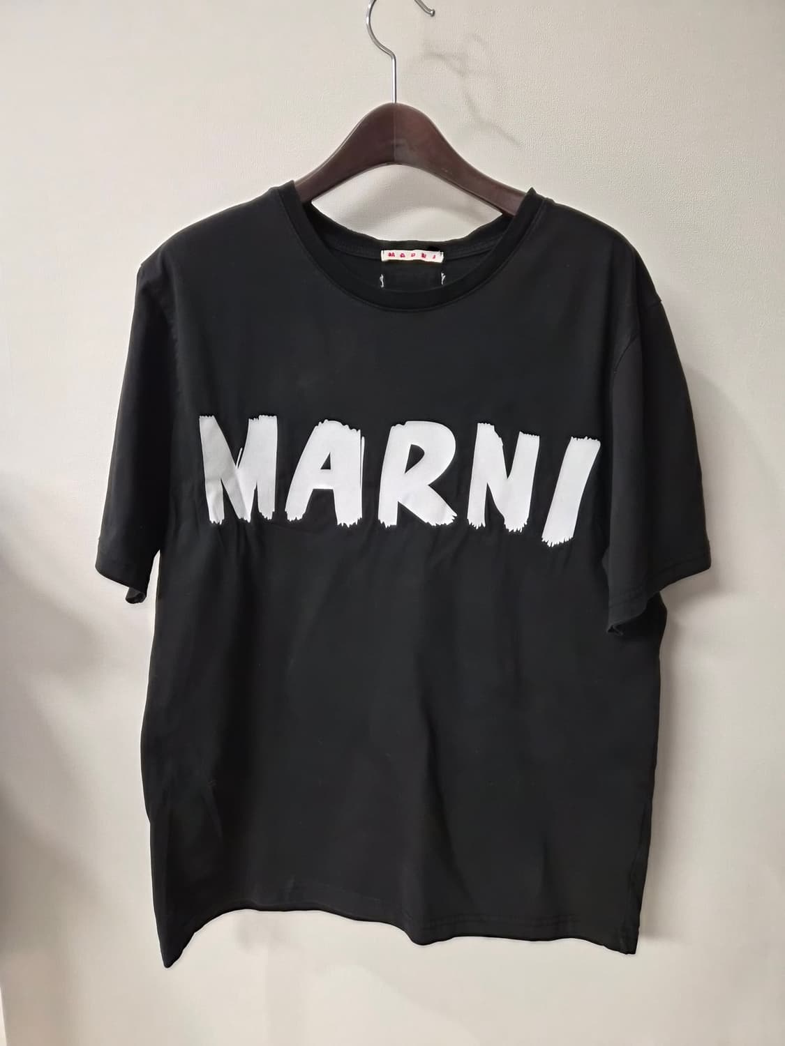 마르니(MARNI) 블랙 로고 반팔 티셔츠] 상품이미지1