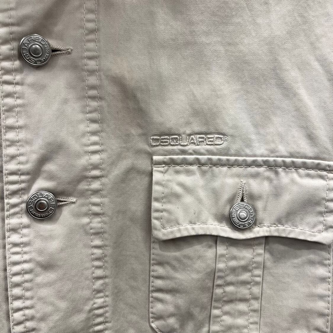 디스퀘어드2 하이넥 코튼 자켓 버튼 플랩 포켓 로고 자수 디테일 베이지 상품이미지6