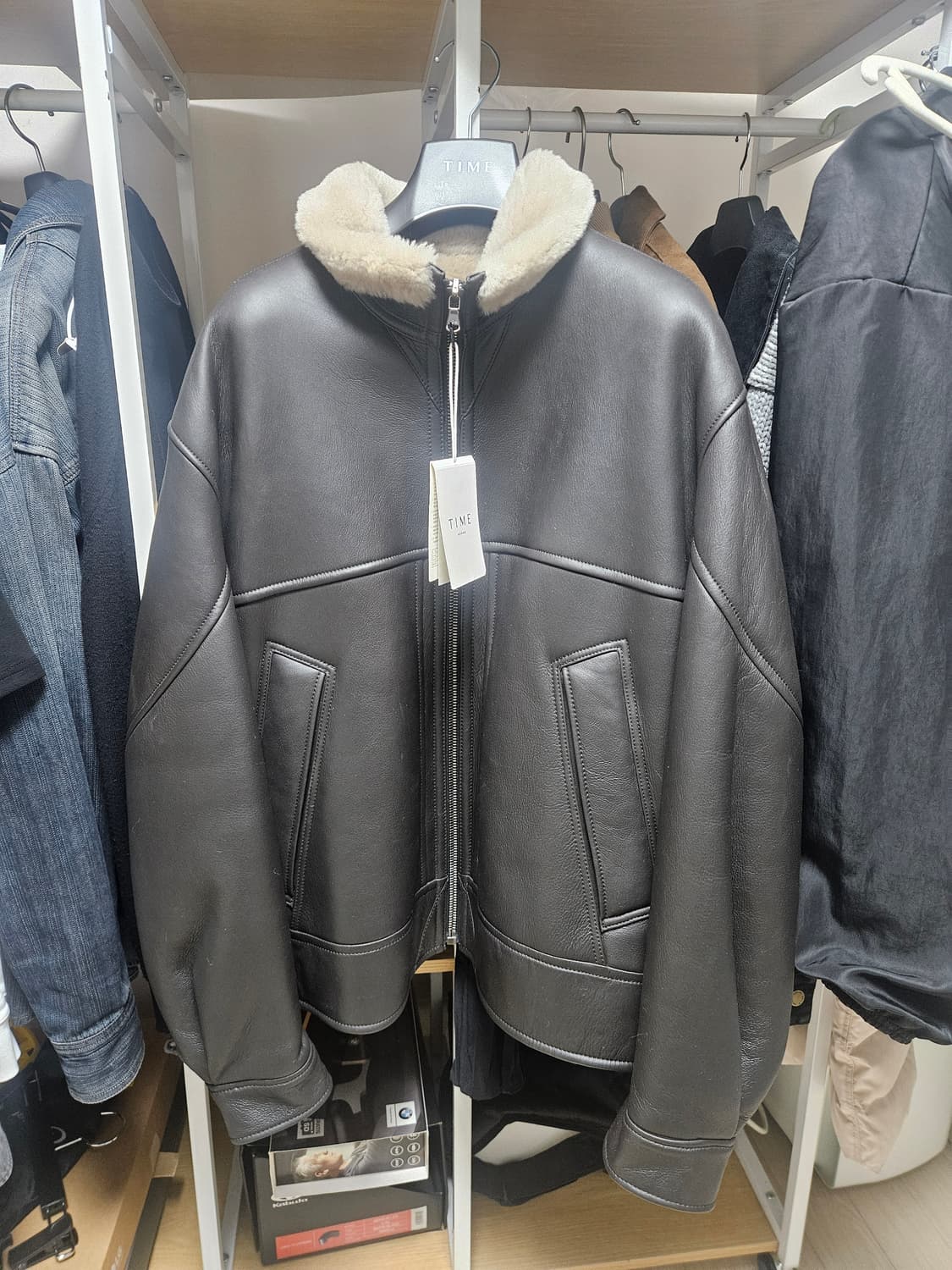 타임옴므 무스탕24fw 105 새상품팝니다 상품이미지1