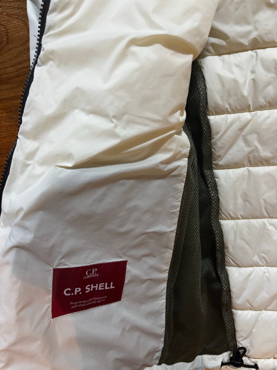 Cp컴퍼니 고글 경량패딩 상품이미지3
