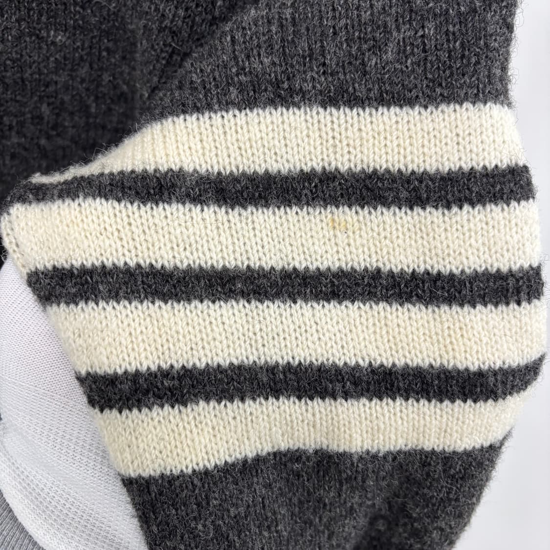 [4]톰브라운 사선완장 셰틀랜드 가디건 상품이미지2