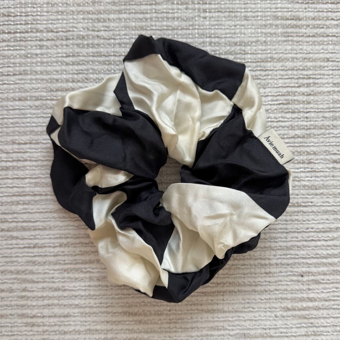 아비에무아 체커드 실크 스크런치 상품이미지1